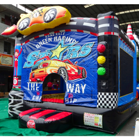 Château gonflable commercial sur le thème des voitures de course pour enfants, avec motif de voiture de course, aire de jeux extérieure