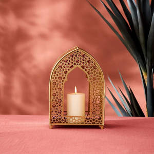 Nouvelle Lanterne Marocaine en Fer Doré Durable, Faite à la Main, Élégante, en Métal Embossé, Porte-Bougie Décoratif pour le Ramadan à la Maison - Product Image 1