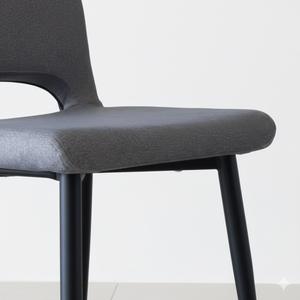 Chaise de salle à manger PASCAL minimaliste et moderne en tissu, avec assise confortable et pieds en métal de qualité commerciale. - Product Image 3