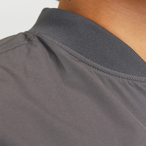 Venta al por mayor Unisex Warm Heavyweight Down Bomber Jacket para hombres con capucha Puffer Coat Baseball Nylon Coat Streetwear Chaquetas deportivas - Product Image 3