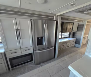 Autocaravanas Usadas de 3 Meses de Uso, Modelos 2020, 2021 y 2023, Asequibles, T-i-f-f-i-n Allegro Bus, Interior Espacioso y Diseño Moderno - Product Image 4