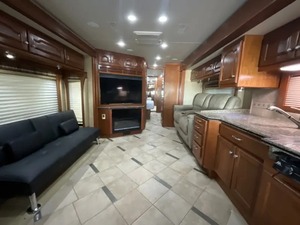 Autocaravana Usada en Buen Estado, Modelo 2010, C-O-U-N-T-R-Y RV C-O-A-C-H INSPIRE 360 VENICE, Disponible para la Venta - Product Image 2