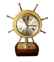 Horloge de table vintage de haute qualité en laiton conception de roue de bateau nautique avec horloge de table en métal faite à la main finie antique à bas prix