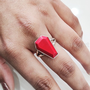 Anillo de Plata de Ley 925 Hecho a Mano para Mujer con Gema de Coral Rojo Natural en Forma de Ataúd, Piedra de Nacimiento de Abril, Regalo de Aniversario o Navidad - Product Image 3