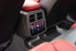 2022 pour Taycan 4S Cross Turismo Wagon 562 ch Véhicule électrique à traction intégrale Lithium Cuir Automatique Toit ouvrant panoramique 3 000 Miles Light Premium Sport - Product Image 5