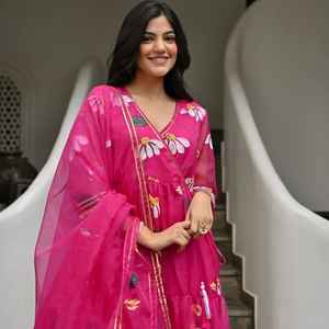 El último diseñador Heavy Georgette Organza Pink Fancy Anarkali Vestido Ropa india y pakistaní - Product Image 4