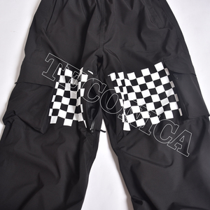 Pantalones Cargo Negros Estilo Urbano con Gráficos de Vinilo Blanco en las Rodillas, Cintura con Cordón, Bolsillos con Cremallera, Ventilaciones y Puños Elásticos - Product Image 6