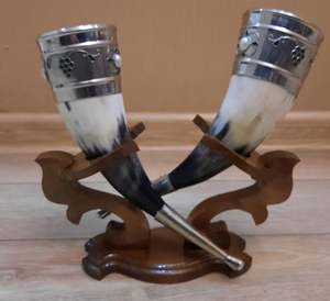 Mug en corne de Viking poli, artisanal de haute qualité, en matériau organique, style nautique personnalisé, motif animalier, idéal comme cadeau - Product Image 2