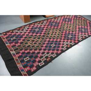 Alfombra vintage de 4.6x11.1 pies, alfombra turca Kilim, alfombra de lana negra con motivos de plantas y árboles - Product Image 2