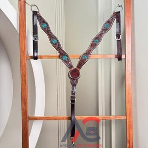 Collar de pecho occidental de cuero mecanizado a mano con acentos florales verde azulado tachuela de caballo ajustable para Rodeo Trail Ranch & Barrel Racing - Product Image 1