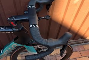 NOUVEAU Vélo de route DOGMA F-series DURA ACE DI2 2024 avec freins à disque hydrauliques, performances haute performance - Product Image 2