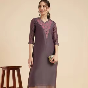 Ensemble pantalon et kurta élégant à col en V, manches longues, imprimé floral, travail au fil, design tendance, polyester, pour femmes et filles - Product Image 1