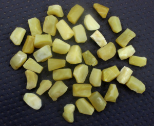 15 pièces Nice Collection 16-18 MM pierres précieuses opale jaune naturelle brute bijoux exclusifs en vrac Premium 100% sains - Product Image 1