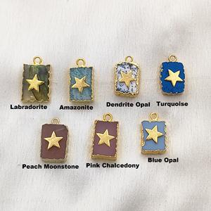 Pendentif en pierres précieuses de calcédoine rose naturelle Rectangle avec breloque étoile-bijoux à bricoler soi-même galvanisés en or en gros - Product Image 3