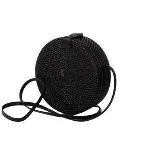 Bolso Redondo Negro Mágico Hecho a Mano de Mimbre y Paja - Bolsos de Playa de Ganchillo y Macramé Directamente del Proveedor Indio - Product Image 1
