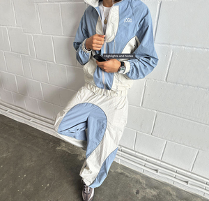 Ensemble de survêtement unisexe réfléchissant style streetwear, léger en polyester, veste à capuche zippée, manches longues, short ample, été - Product Image 2