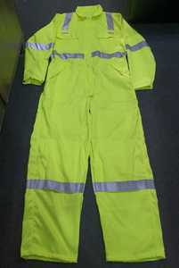 Mono de trabajo de alta visibilidad para hombre Premium con equipo de seguridad esencial y cascos para trabajo y actividades al aire libre - Product Image 4