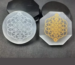 Plaque de chargement en elénite, 1 pièce, Fengshui Agate Selenite, symbole de Metatrone gravé pour guérison Reiki, en vente - Product Image 3