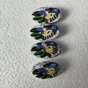 Boutons brodés Pepit sur mesure Boutons en tissu fabriqués à la main avec perles colorées Idéal pour vêtements et accessoires - Product Image 2