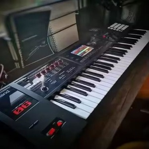 Claviers musicaux Fantom-06 61 touches 100% originaux - Acheter un piano - Product Image 1