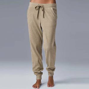 Pantalon de jogging côtelé personnalisé pour femmes | Pantalon de jogging taille haute extensible et respirant avec jambe fuselée et poignets élastiques - Product Image 1