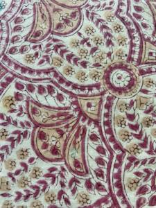 ผ้าฝ้ายพิมพ์ลายด้วยมือ ลายเพสลีย์และลายดอกไม้ |   สิ่งทอฝีมือแบบดั้งเดิมของอินเดีย - Product Image 2