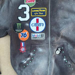 เสื้อฮู้ดดี้ปักลาย OEM รุ่น Autumn Patch คุณภาพสูง เนื้อผ้าหนา เป็นมิตรกับสิ่งแวดล้อม ระบายอากาศได้ดี ทรงโอเวอร์ไซส์ ผ้าฝ้าย ดีไซน์ปักลาย - Product Image 6