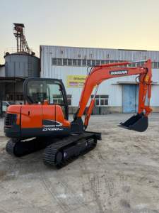 Prix bas, 90% neuf, excavatrice sur chenilles Doosan DX60 d'occasion, 6 tonnes, composants certifiés, vente - Product Image 3