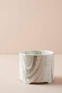 Jardinière en marbre élégante de marque privée, rehausse la décoration contemporaine tout en accueillant gracieusement des succulentes, des fleurs et des herbes - Product Image 6