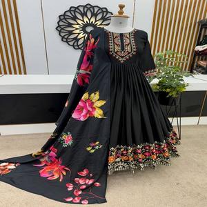 El último vestido Anarkali de trabajo de secuencia de bordado de Chinon pesado de diseñador por FabZone - Product Image 4