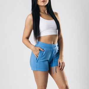 กางเกงขาสั้นเอวสูงสำหรับผู้หญิงกางเกงกีฬาขาสั้นหลวมขากว้างบางสีทึบกางเกงขาสั้นลำลองโลโก้เข็มขัดตกแต่งคุณสมบัติระบายอากาศ - Product Image 6