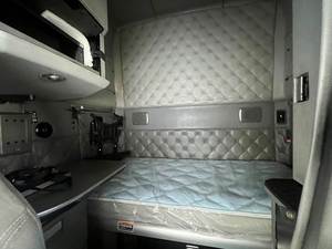 GRAN OFERTA Camión Usado Kenworth T680 Sleeper Road Tractor 2016 2017 2019 con Transmisión Automática en Venta - Product Image 2