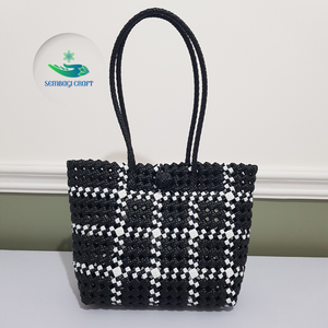 Sac fait main tissé pour femmes sac en plastique de qualité supérieure couleur de costume matériau recyclé dans le tissage sac à main fabriqué en Indonésie - Product Image 1