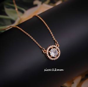 Collier pendentif rond en alliage de haute qualité avec pierres en zircone cubique (AD) plaqué or, bijoux élégants - Product Image 2