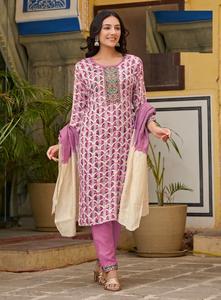 Juego de Kurti listo con trabajo de estantería de bordado y combinación rica para venta en línea - Product Image 3