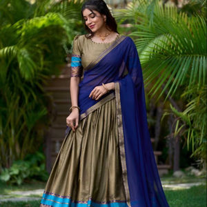 Tenue traditionnelle style indien du sud Poly coton Lehenga Choli avec tissage Zari et Georgette avec dentelle unie Dupatta - Product Image 1