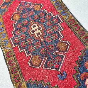 Alfombra Vintage de 1.7x3.4 pies, Alfombra Turca Pequeña, Alfombra Roja Sólida - Product Image 3