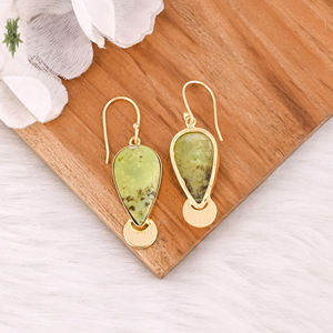 Boucles d'oreilles plaquées or jaune à la vente chaude, boucles d'oreilles en opale verte, boucles d'oreilles tendance bohème, boucles d'oreilles statement, fabricant en gros - Product Image 4