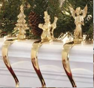 Santa en trineo soporte para medias, repisa de chimenea de Navidad festiva, decoración navideña. Disponible a precios mayoristas. - Product Image 4