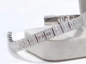 สร้อยข้อมือเทนนิสเพชรกลมหรูหราสำหรับผู้หญิงสำหรับงานแต่งงานหรือปาร์ตี้และสวมใส่ทุกวัน - Product Image 2