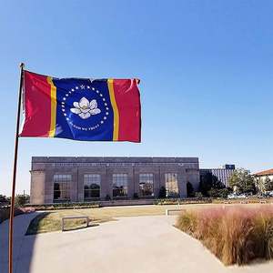 Nueva Bandera del Estado de Mississippi 3x5 pies - Impresión a doble cara - En Dios confiamos - Bandera de Magnolia, doble costura y poliéster resistente - Product Image 1