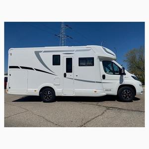 Moderna Mini Caravana 4x4, Ligera, Todoterreno, Autocaravana con Capacidad para 4 Personas, Alemania - Product Image 1