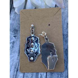 Pendientes Colgantes de Plata de Ley Hechos por Artesanos Navajo con Perlas de Agua Dulce, Diamantes y Rubíes, Diseño de Mariposa, Ideales para Bodas y Fiestas - Product Image 4