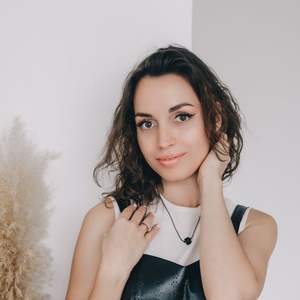 Collar minimalista de shungita con una cuentas cúbica - Product Image 3