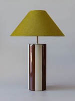 Lampe de table LED artisanale Décoration d'intérieur Base de lampe en laque Conception OEM Emballage personnalisé Chambre à coucher méditerranéenne Artisanat HNH Vietnam