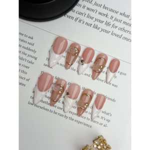 Ensemble d'outils de maquillage et de soins des ongles Ivory Bloom Luxe - Product Image 2