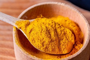 Poudre de curcuma la plus vendue pour les assaisonnements, les marinades, les sauces et les produits de santé, disponible au prix direct d'usine - Product Image 4