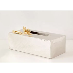 Boîte à mouchoirs de table de conception classique accessoires de serviette de table boîte à mouchoirs en métal martelé de la plus haute qualité avec accent floral - Product Image 3