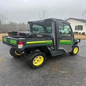 Véhicule utilitaire John Deere Gator XUV835 de qualité supérieure, conçu pour une utilisation intensive, offrant robustesse et durabilité. - Product Image 5