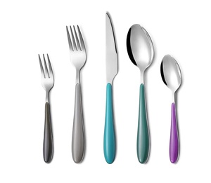 Juego de cubiertos dorados en acero inoxidable con diseño hecho a mano, perfecto para utensilios de cocina, artículos de hotel, comedor y vajilla para el hogar - Product Image 2